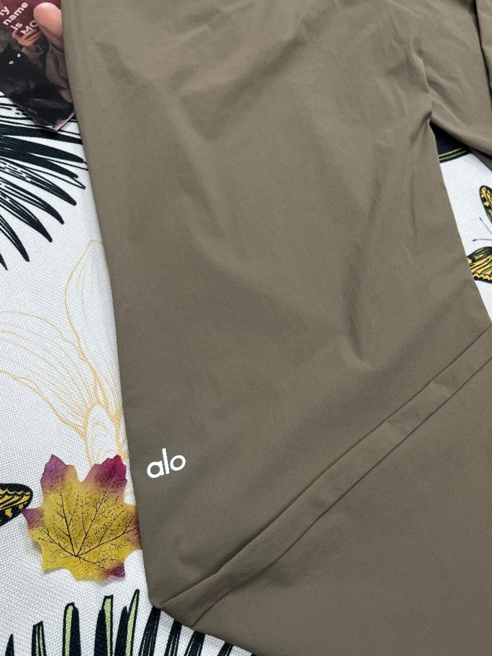 🥰Alo Yoga Suit Up Trousers Olive (Regular Limited) Brand new with tags - Picture 5 of 7